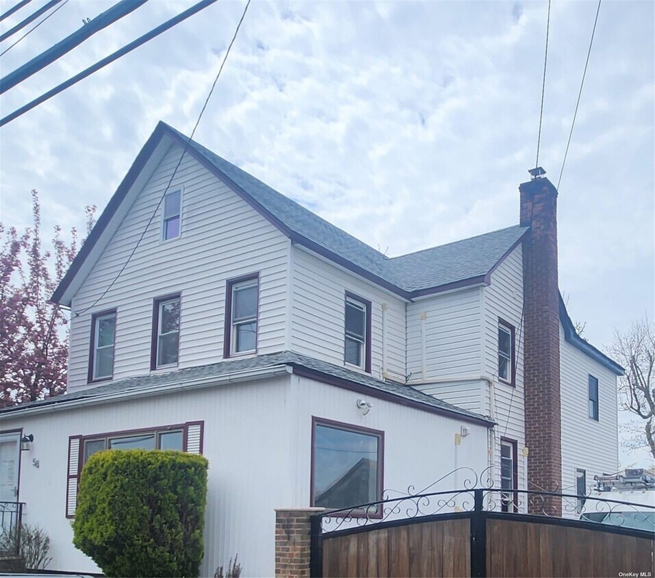 Primary Photo - 58 Hungry Harbor Rd