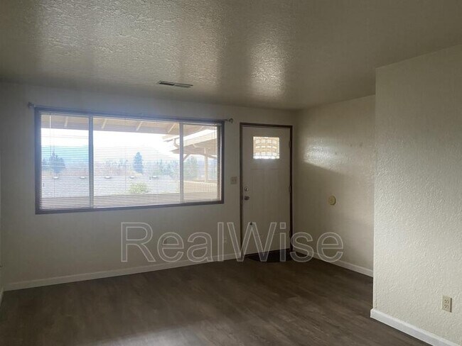 Foto del edificio - 2963 W Lorraine Ave