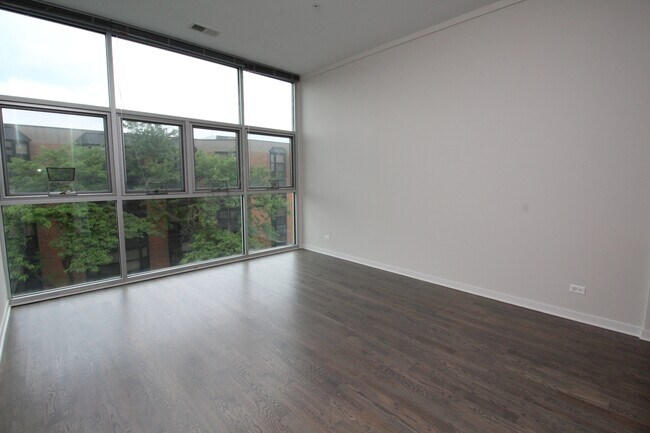 Foto del edificio - 1540 W Fullerton Ave