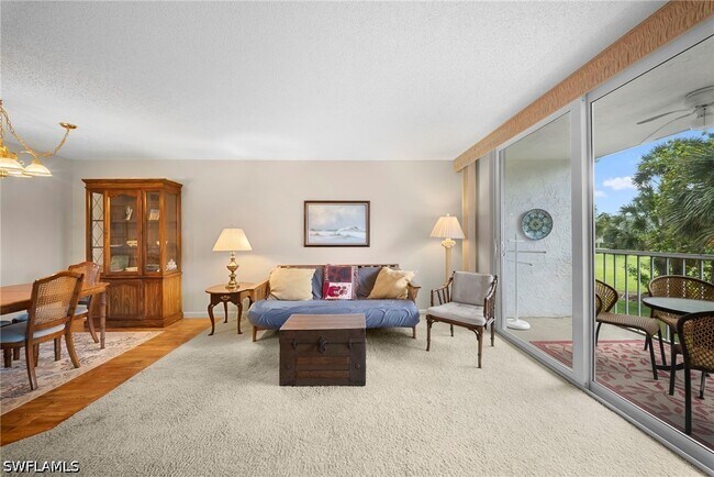 Foto del edificio - 400 Forest Lakes Blvd