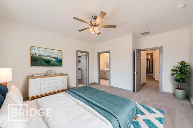 Foto del edificio - 33131 Oak Hts Pl