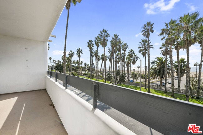 Building Photo - 2221 Ocean Ave