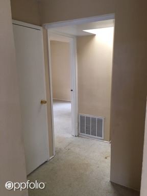 Building Photo - 406 Lovers Ln