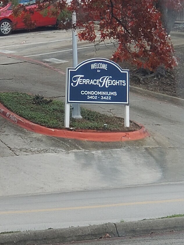 Primary Photo - 3406 Country Club Dr W