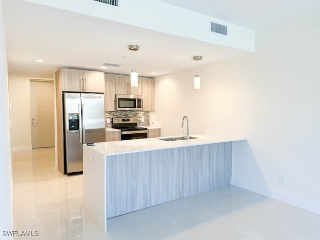 Building Photo - 15901 Pointe Cir
