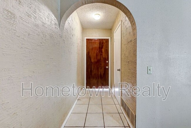 Photo - 207 W Shadywood Dr House