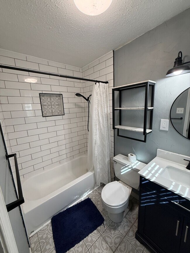 Foto del edificio - PRE LEASING for fall 2026! 4/2 by LCU!