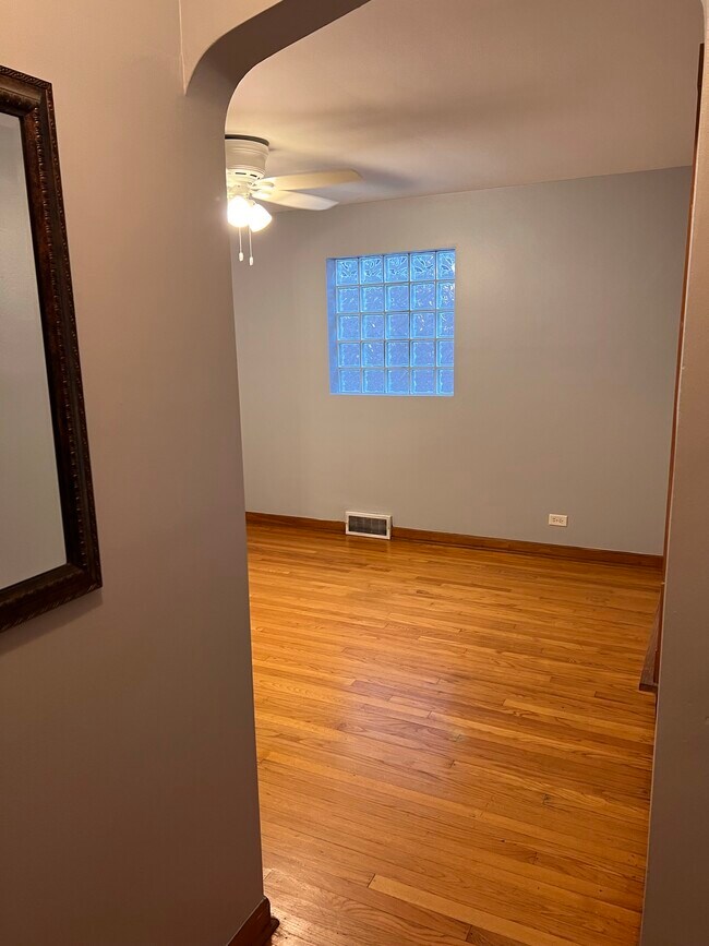 Building Photo - 3329 S 58th Ave