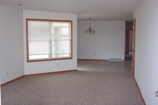 Building Photo - 604 Landmann St