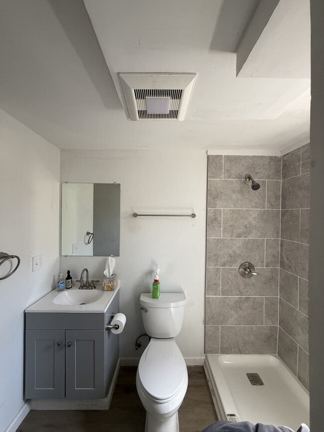 Building Photo - 490 Boswell Ave