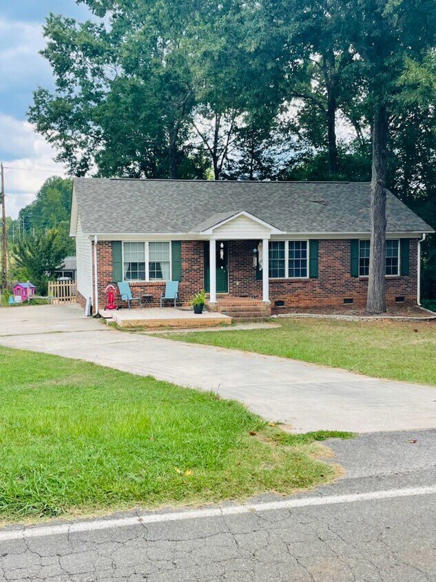 Primary Photo - 117 Roberts Ave