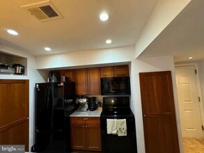 Building Photo - 1029 N Stuart St