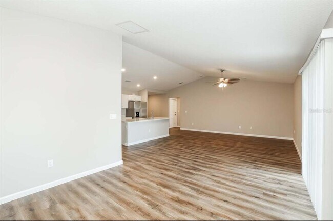 Foto del edificio - 691 SW Hillsboro Cir