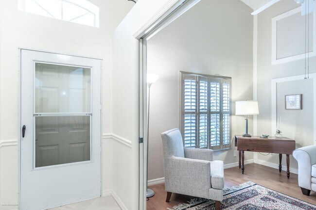 Foto del edificio - IMMACULATE TURNKEY FURNISHED- NEAR TWIN ISLES COUNTRY GOLF CLUB