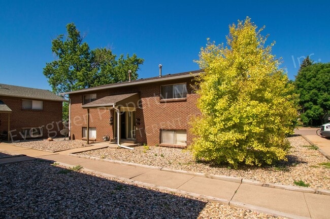 Building Photo - 927 James Ct