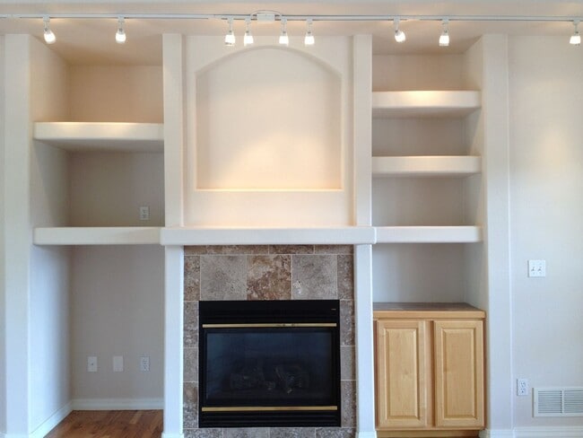 Building Photo - 5 Bd Ranch Home in School D-20