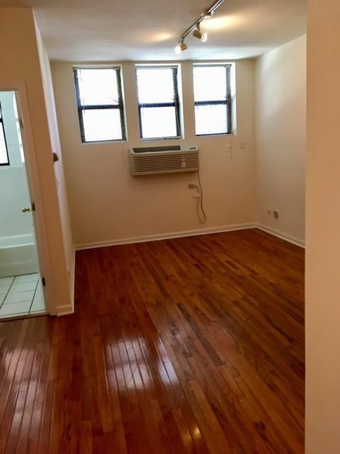 Building Photo - 917 W Dakin St