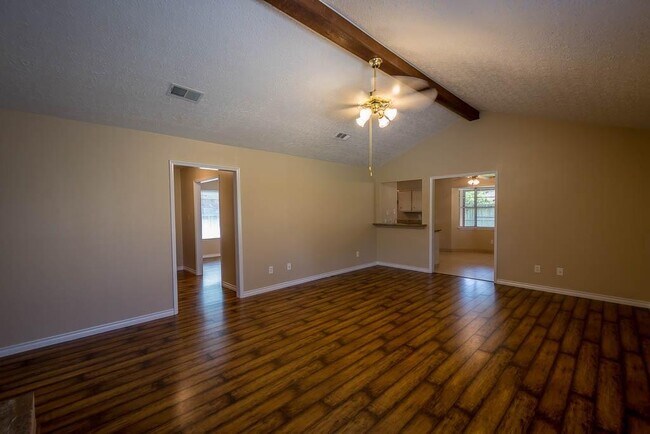 Foto del edificio - 4711 Broken Elm Dr