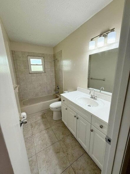 Building Photo - 134 SE Whitmore Dr