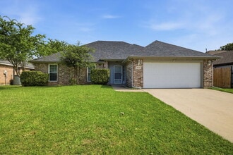 Building Photo - 1040 Hillwood Dr