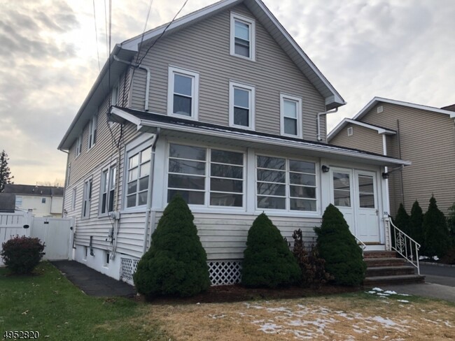 Building Photo - 313 Spruce Ave, Unit 1