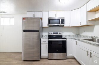 Building Photo - 174 7th St
