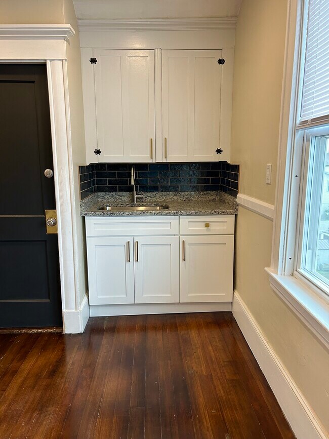 Kitchen - 252 Central Ave