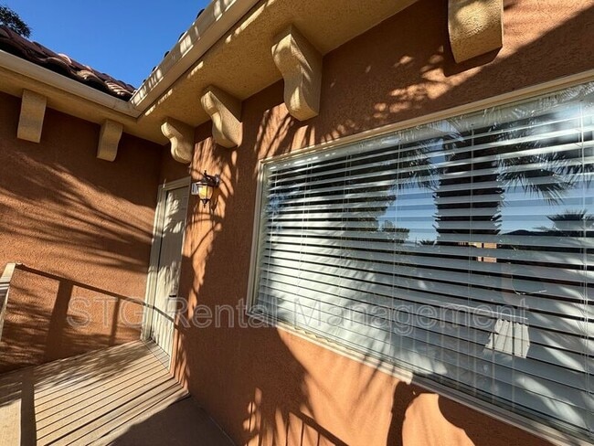 Foto del edificio - 700 N Main St