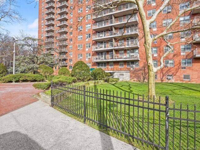 Foto del edificio - 3410 De Reimer Ave