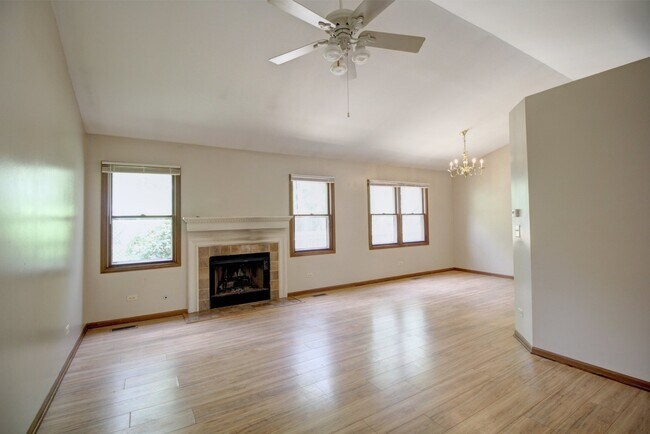 Foto del edificio - 148 Sandalwood Ln