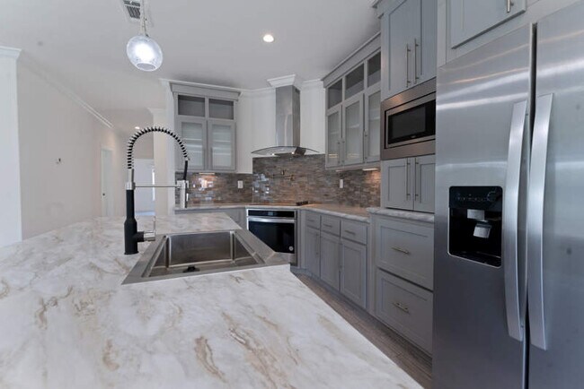 Foto del edificio - 3109 Walden Shores Blvd