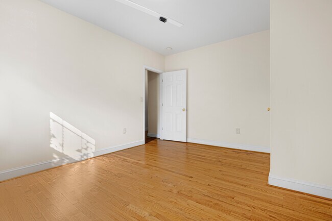 Foto del edificio - 1650 West Virginia Ave NE