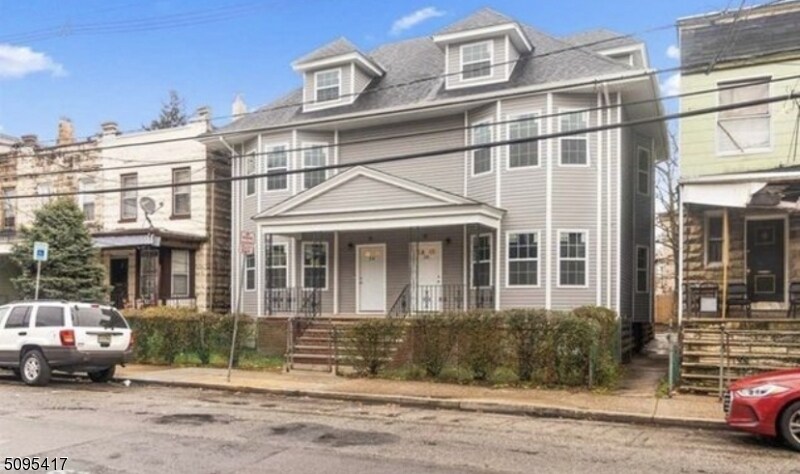 Primary Photo - 24 Willoughby St