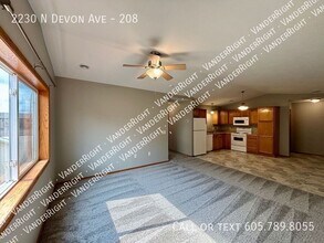 Building Photo - 2230 Devon Ave