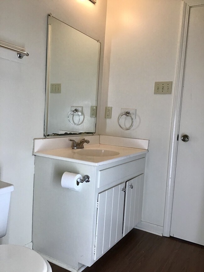 Foto del edificio - Beautiful 3 Bedroom Apartment. Great place at an affordable price.