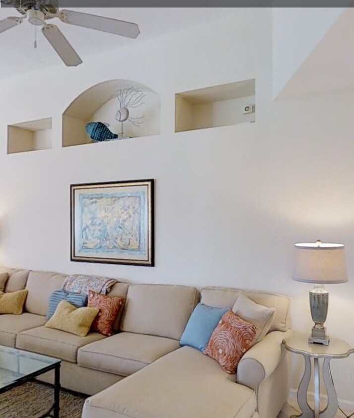 Living room - 7132 Timberland Cir