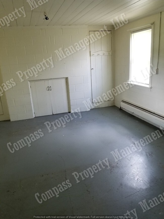 Building Photo - $1195 - 3 Bed, 1.5 Bath Home - Honey Brook
