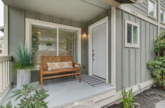 Foto del edificio - Welcome Home 4 bd 2.5 ba - Townhome