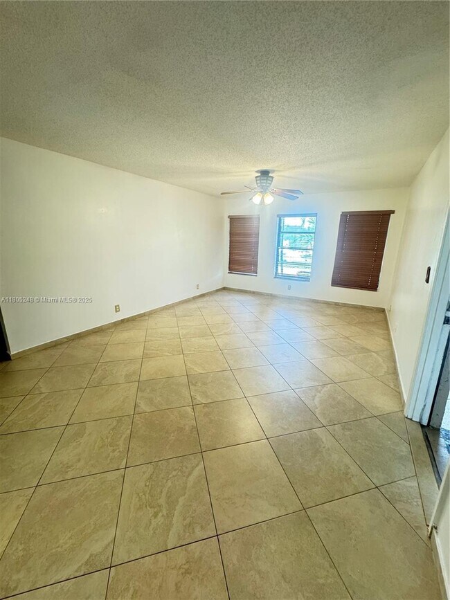 Foto del edificio - 3111 Coral Springs Dr