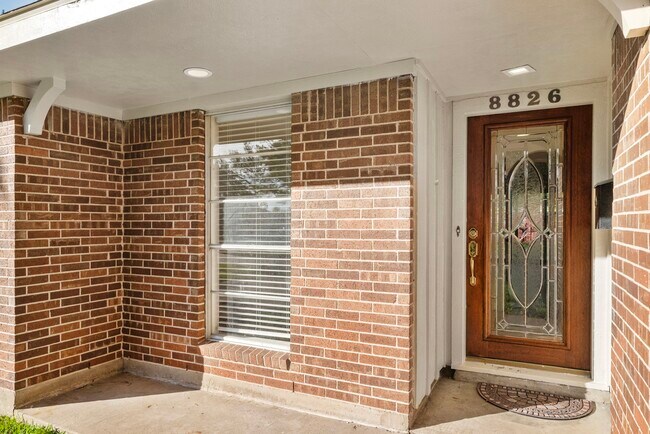 Foto del edificio - 8826 Langdon Ln