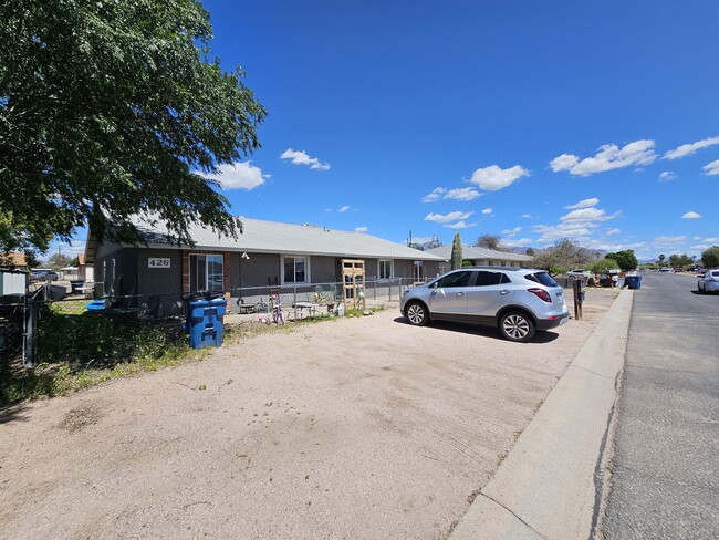 Building Photo - 426 E Quail Ave