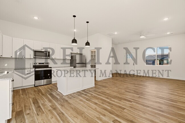Building Photo - 713 Elmwood St