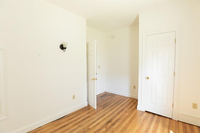 Building Photo - 7 Fletcher Pl