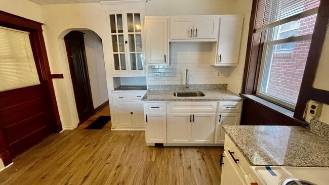 Foto del edificio - 3250 Watson Rd