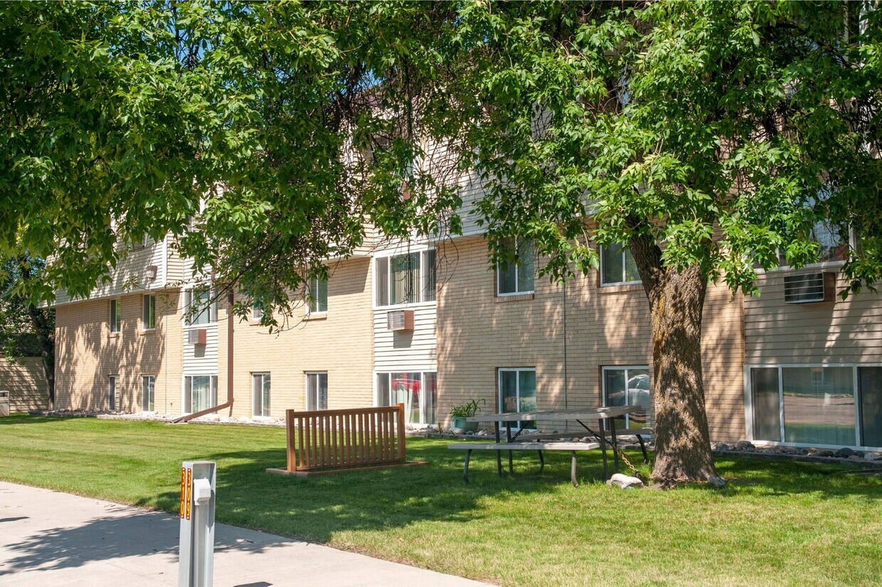 Valley Park Apartments Apartments in Grand Forks, ND