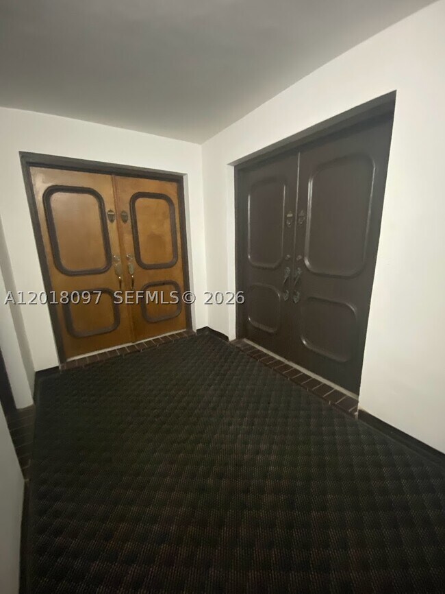 Foto del edificio - 13951 Kendale Lakes Dr