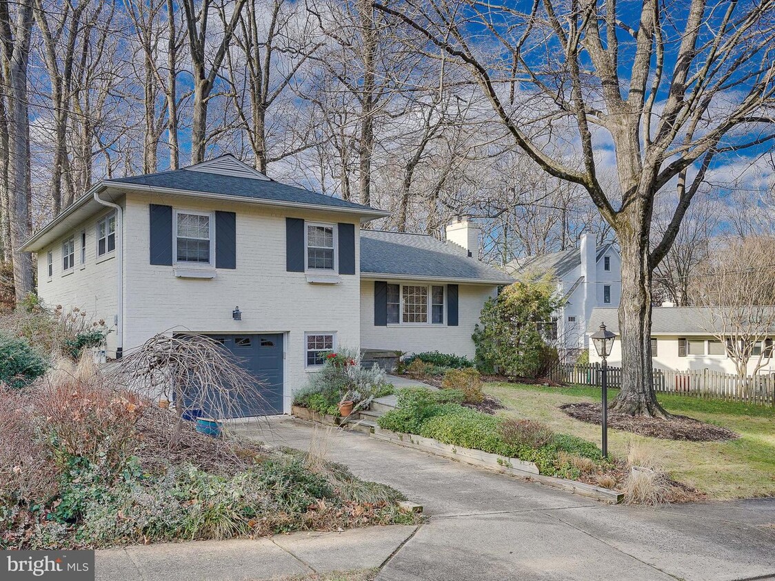 Primary Photo - 4332 37th Rd N