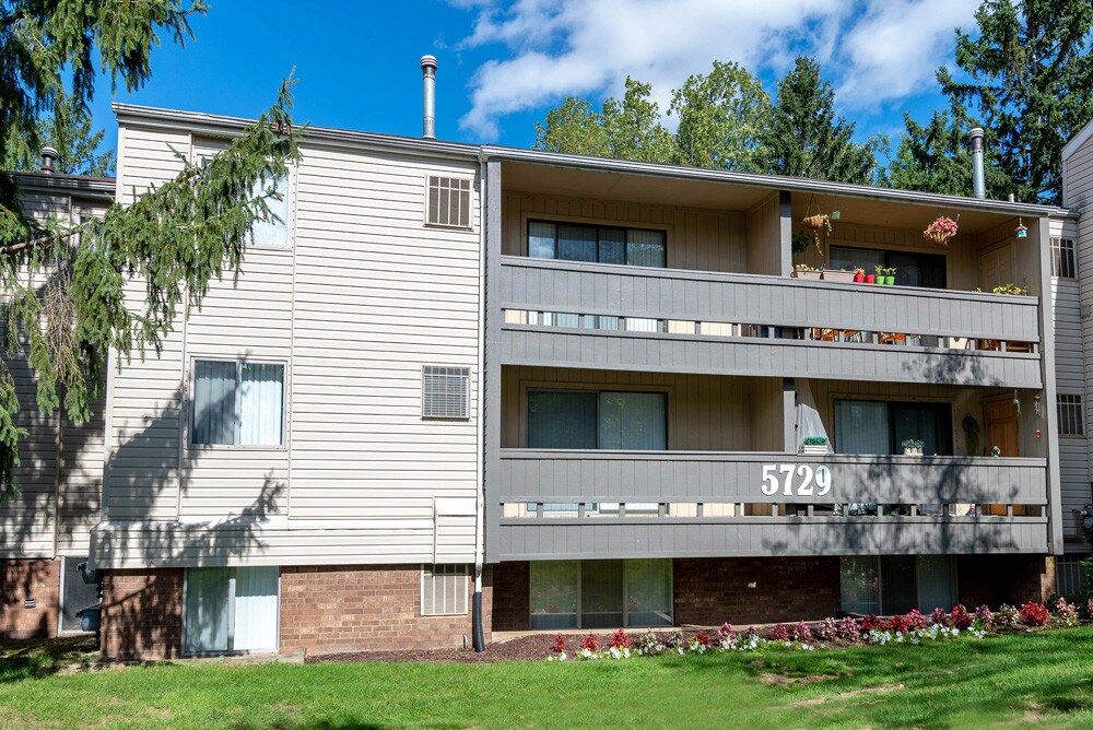 Lakewood Apartments Apartments 5731 Ridgeway Dr Haslett, MI