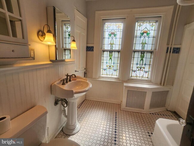 Building Photo - 6709 N 6th St