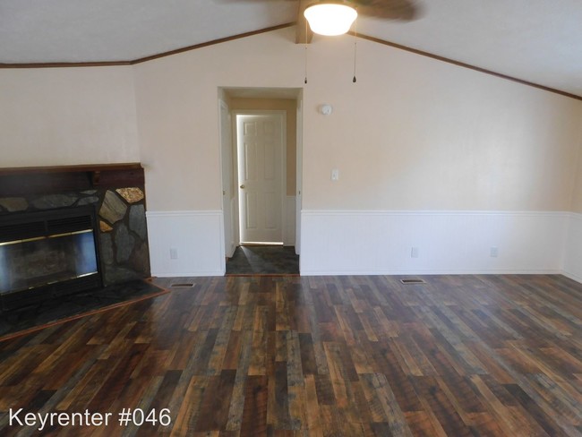 Building Photo - 3 br, 2 bath House - 56 Dogwood Circle
